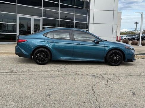 Used 2025 Toyota Camry SE w/ Convenience Package FWD image 2