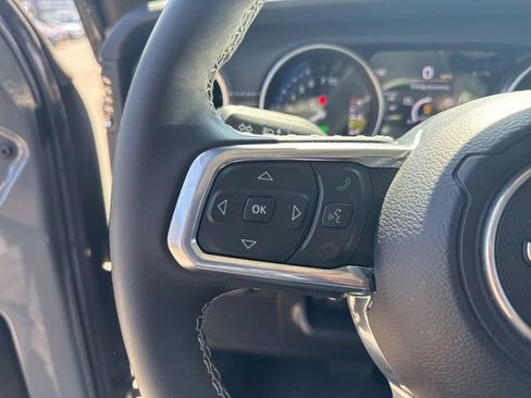Used 2023 Jeep Wrangler Unlimited Sahara w/ Cold Weather Group AWD/4WD image 21