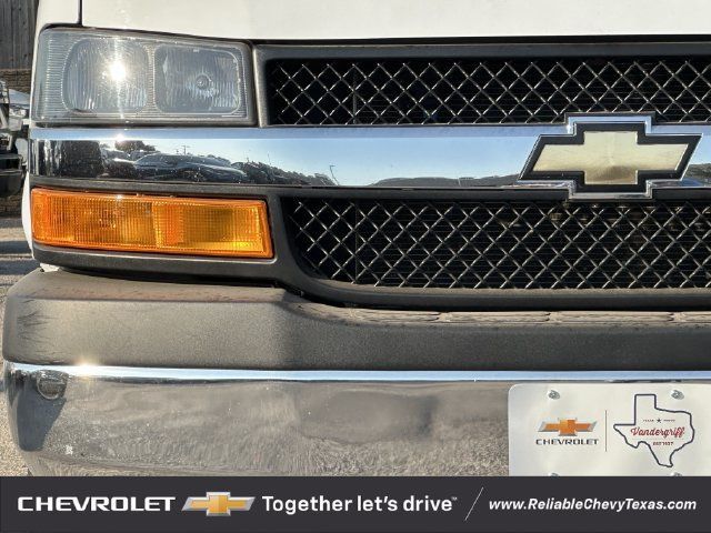 Used 2025 Chevrolet Express 2500 w/ Driver Convenience Package RWD image 7