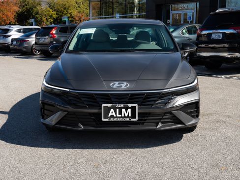 New 2026 Hyundai Elantra SEL Sport FWD image 2