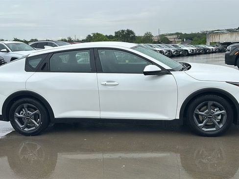 Used 2025 Kia K4 LXS image 13