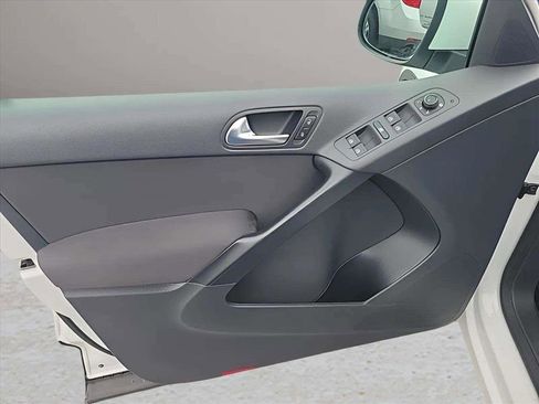 Used 2017 Volkswagen Tiguan Limited w/ Premium Package image 14