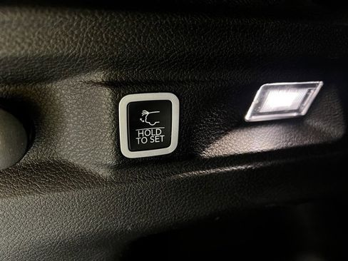 Used 2024 Jeep Grand Cherokee L Limited image 19