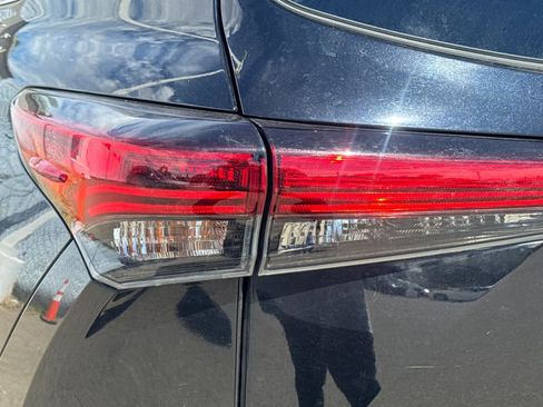 Used 2023 Toyota Highlander Limited AWD/4WD image 23