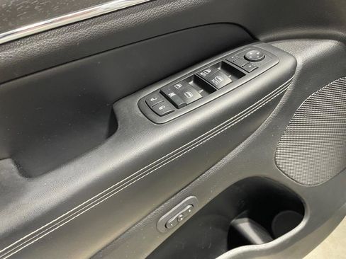 Used 2015 Jeep Grand Cherokee Limited AWD/4WD image 12