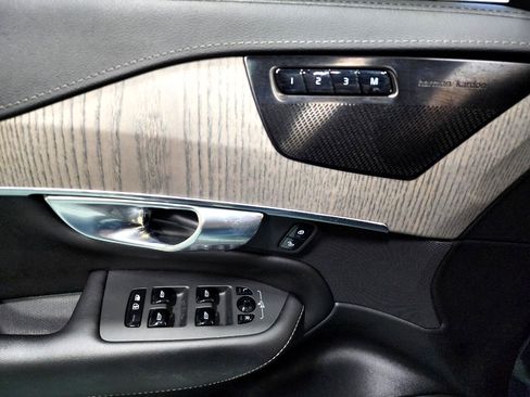 Used 2021 Volvo XC90 T8 Inscription image 18