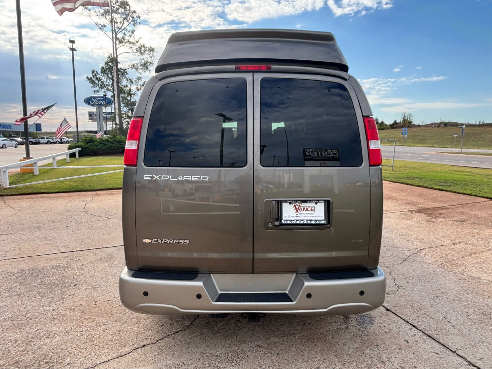 Used 2021 Chevrolet Express 2500 w/ Enhanced Convenience Package RWD image 6