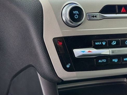 Used 2022 Ford Explorer XLT w/ Equipment Group 202A image 23