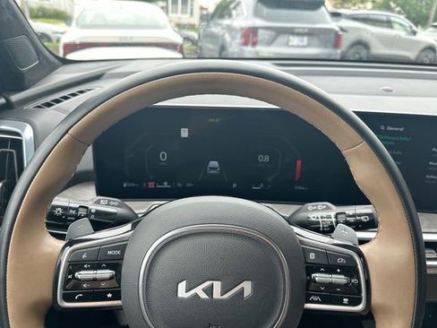 Certified 2025 Kia Sorento SX Prestige w/ Olive Brown Leather Package AWD/4WD image 12