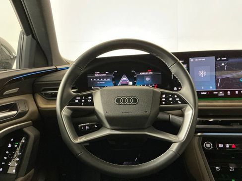 Used 2025 Audi Q5 Premium Plus w/ Premium Plus AWD/4WD image 16