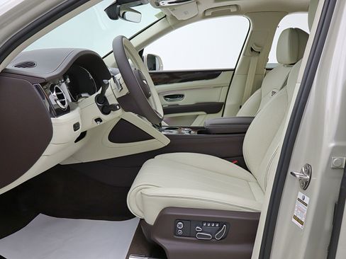 Used 2024 Bentley Bentayga Hybrid V6/LEASE OPTIONS AVAILA image 44