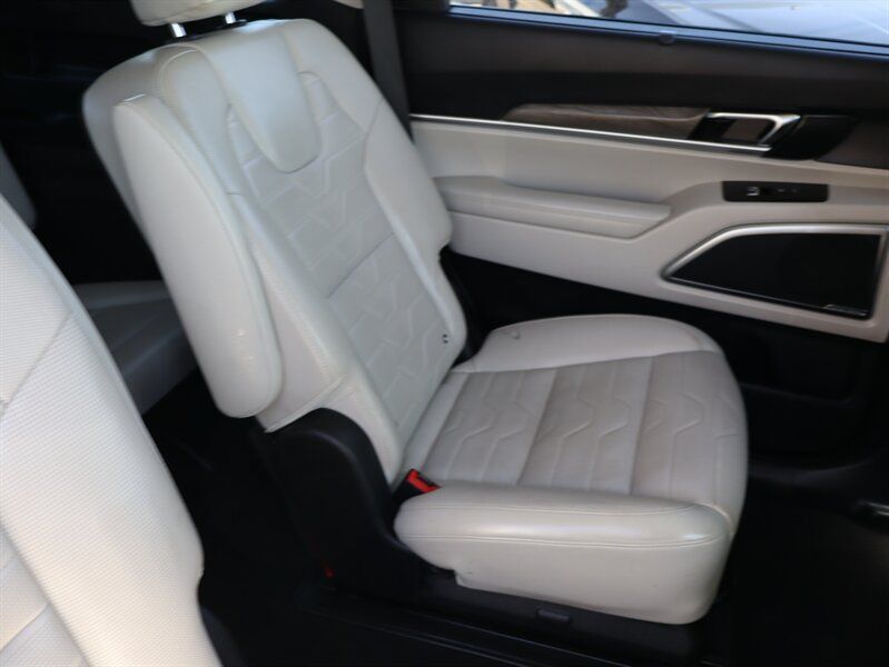 Used 2022 Kia Telluride SX w/ SX Prestige Package AWD/4WD image 10