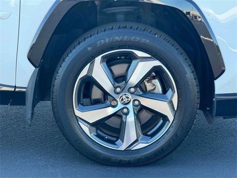Used 2022 Toyota RAV4 SE image 7