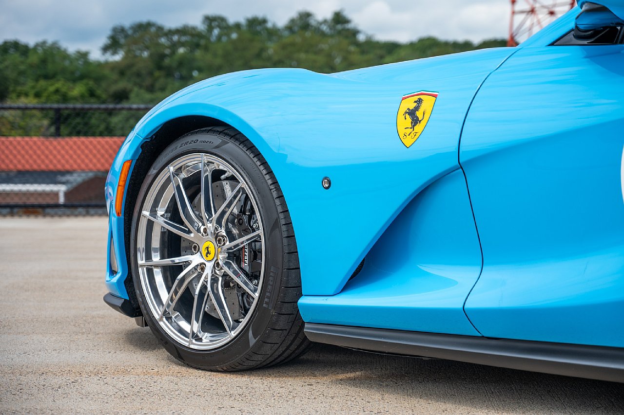 Used 2022 Ferrari 812 GTS RWD image 17