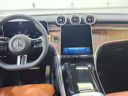 Used 2025 Mercedes-Benz GLC 300 image 23