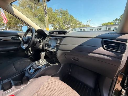 Used 2018 Nissan Rogue SV AWD/4WD image 32