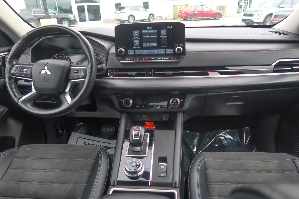 Used 2024 Mitsubishi Outlander AWD image 14