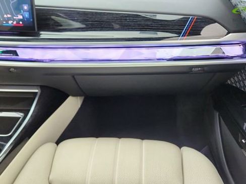 Used 2024 BMW i7 eDrive50 w/ M Sport Package RWD image 37