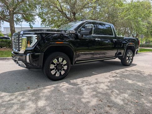 Used 2024 GMC Sierra 2500 Denali w/ Denali Reserve Package image 3