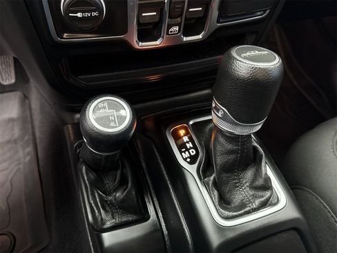 Used 2021 Jeep Gladiator Willys image 26