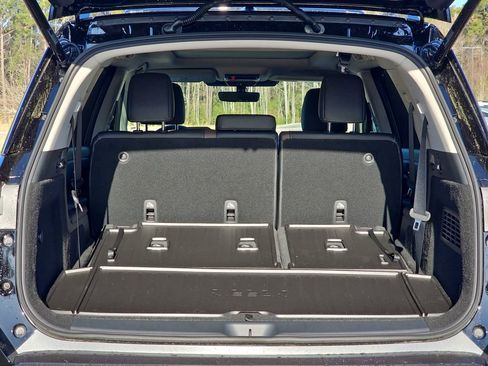 New 2026 Nissan Pathfinder Platinum w/ Accent Package FWD image 17