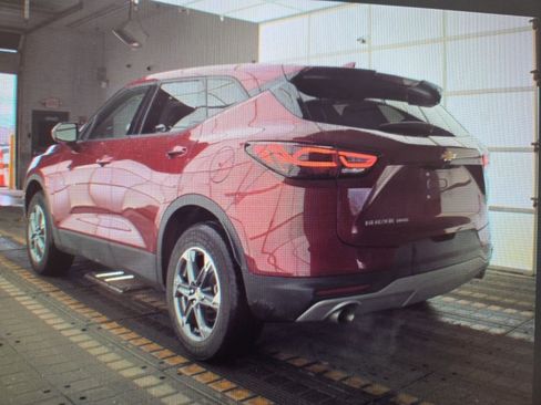 Used 2025 Chevrolet Blazer LT image 4