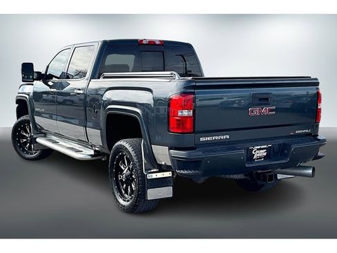 Used 2018 GMC Sierra 2500 Denali image 4