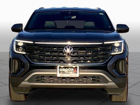 Used 2025 Volkswagen Atlas Cross Sport SE FWD image 4