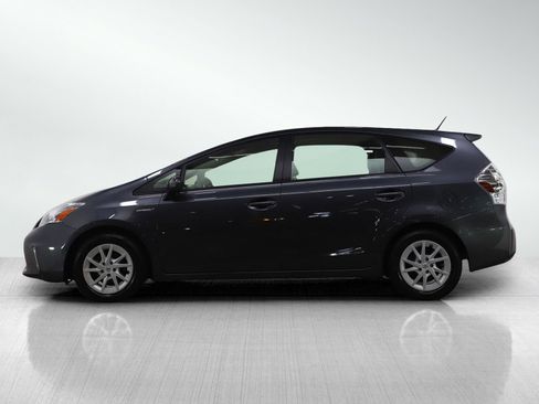 Used 2014 Toyota Prius V Three image 2