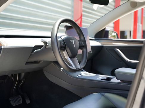 Used 2024 Tesla Model Y Long Range RWD image 13