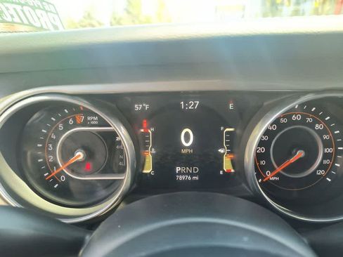 Used 2018 Jeep Wrangler Unlimited Sahara AWD/4WD image 15