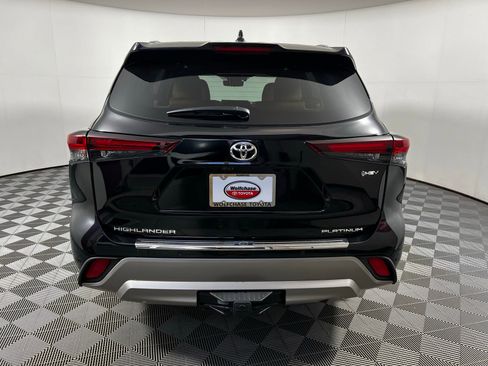 New 2026 Toyota Highlander Platinum image 5