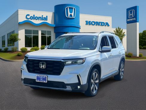 Used 2024 Honda Pilot Touring image 2