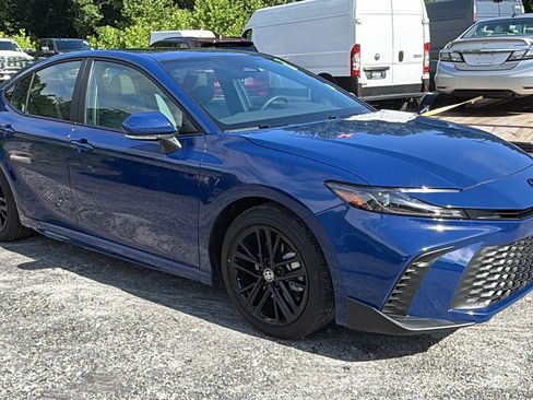 Used 2026 Toyota Camry SE w/ Multimedia Upgrade Package FWD image 5