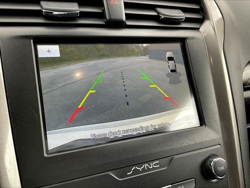 Used 2020 Ford Fusion SE FWD image 14