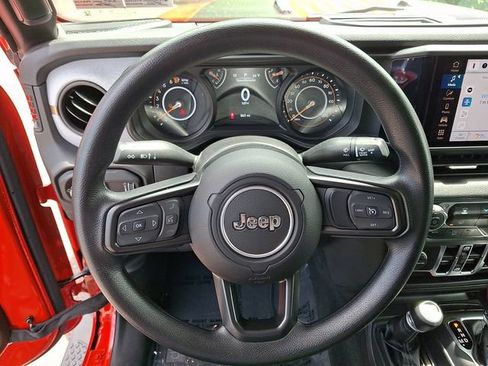 Used 2025 Jeep Gladiator Sport AWD/4WD image 18