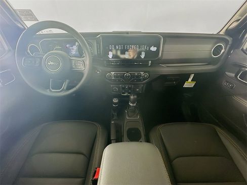 New 2025 Jeep Gladiator Sport image 9