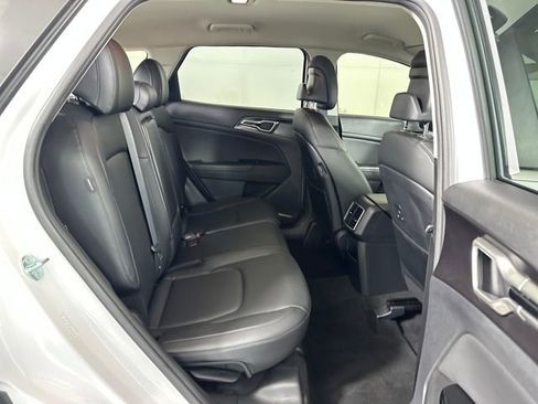 Used 2024 Kia Sportage EX image 27