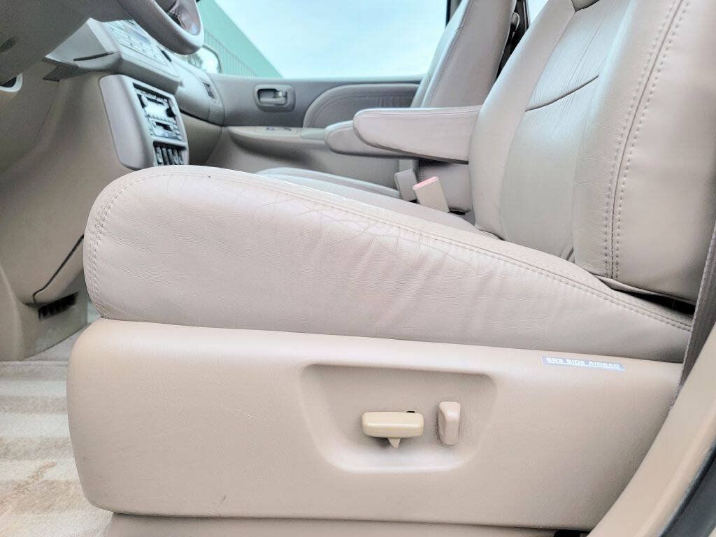 Used 2002 Toyota Sienna XLE w/ XLE Luxury Pkg FWD image 23