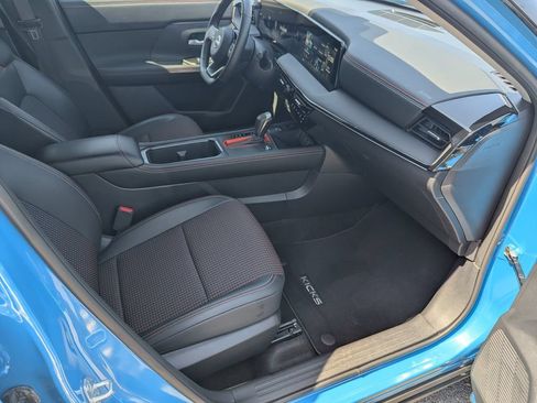 Certified 2025 Nissan Kicks SR FWD image 12