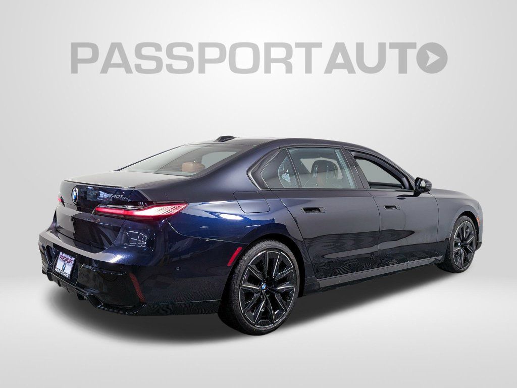 Certified 2023 BMW 740i RWD image 7