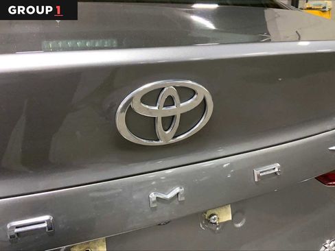 Used 2025 Toyota Camry XLE AWD/4WD image 31