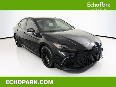 Used 2026 Toyota Camry SE w/ Convenience Package FWD image 1
