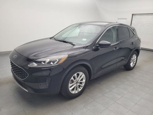 Used 2020 Ford Escape SE FWD image 2
