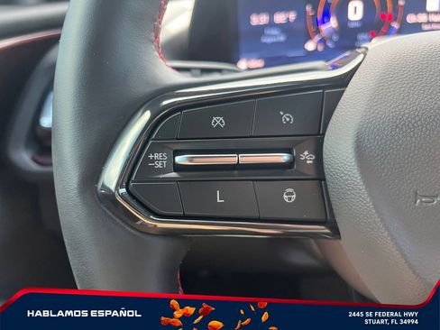 Used 2024 Chevrolet Traverse RS FWD image 19