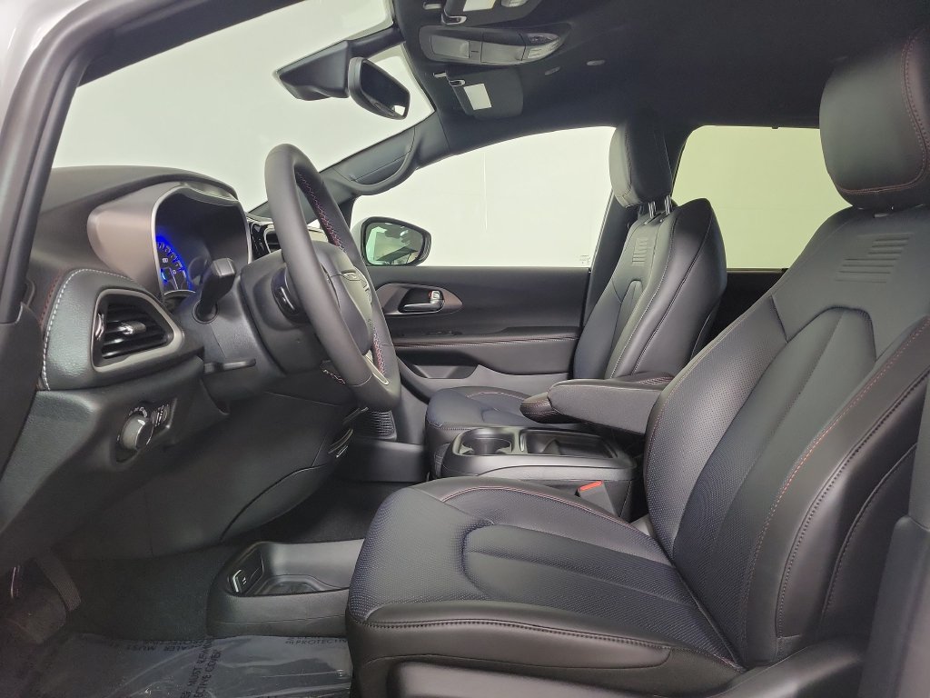 New 2027 Chrysler Pacifica Select FWD image 12