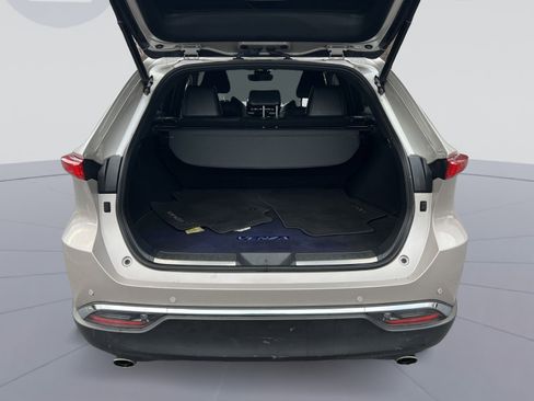 Used 2022 Toyota Venza XLE image 24