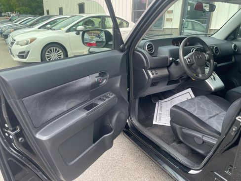 Used 2012 Scion xB FWD image 10