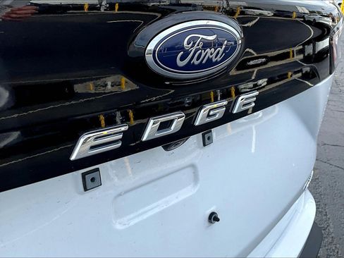 Used 2023 Ford Edge SEL image 32