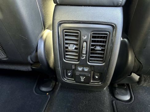 Used 2019 Jeep Grand Cherokee Overland image 18